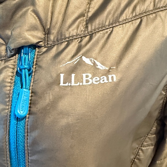 L.L.Bean PrimaLoft Packaway Hooded Jacket in olive green with teal accents - Picture 3 of 16